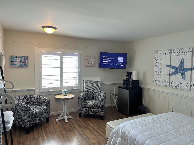 Vineyard Harbor Motel - Private Beach image