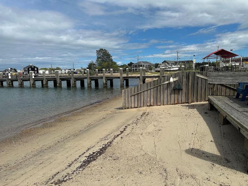 Vineyard Harbor Motel - Private Beach image