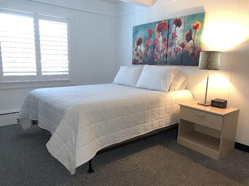 Vineyard Harbor Motel - Private Beach image
