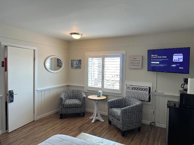 Vineyard Harbor Motel - Private Beach image