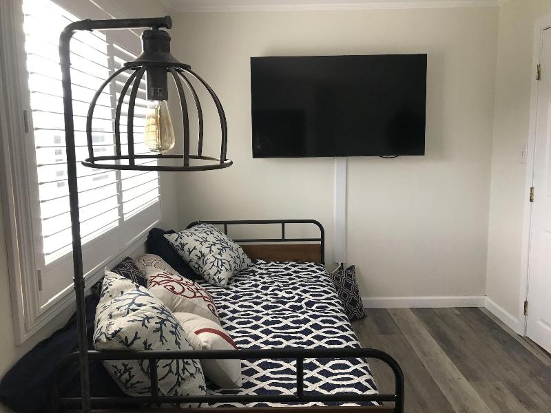 Vineyard Harbor Motel - Private Beach image