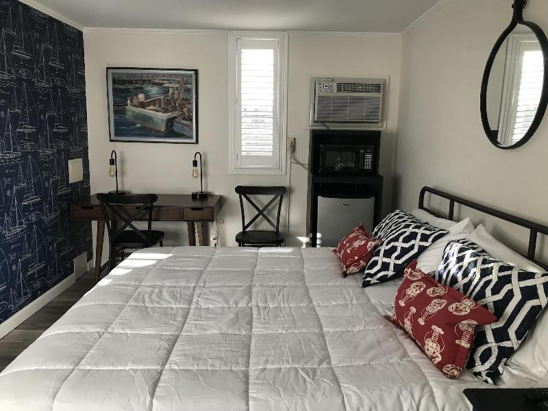 Vineyard Harbor Motel - Private Beach image