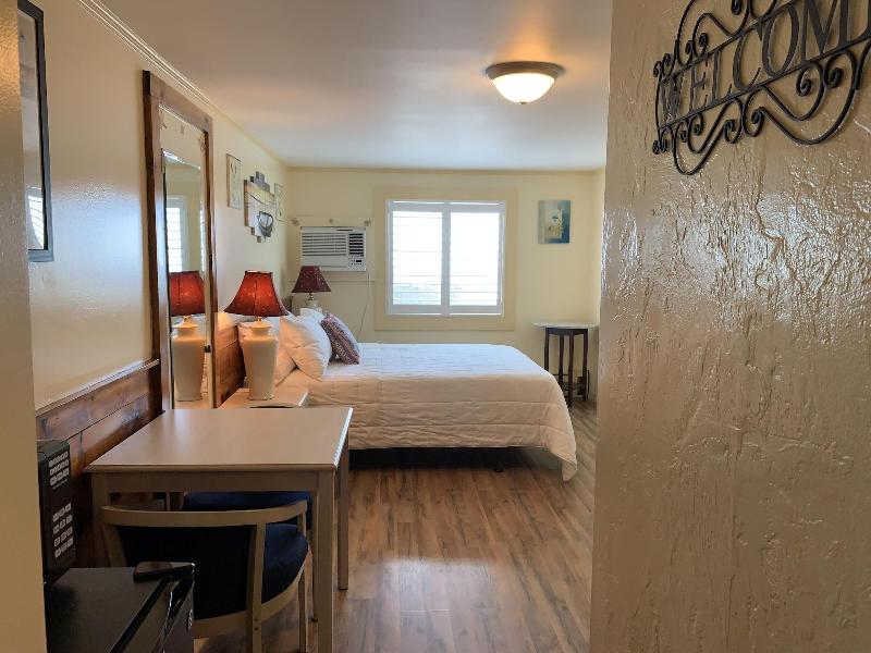 Vineyard Harbor Motel - Private Beach image