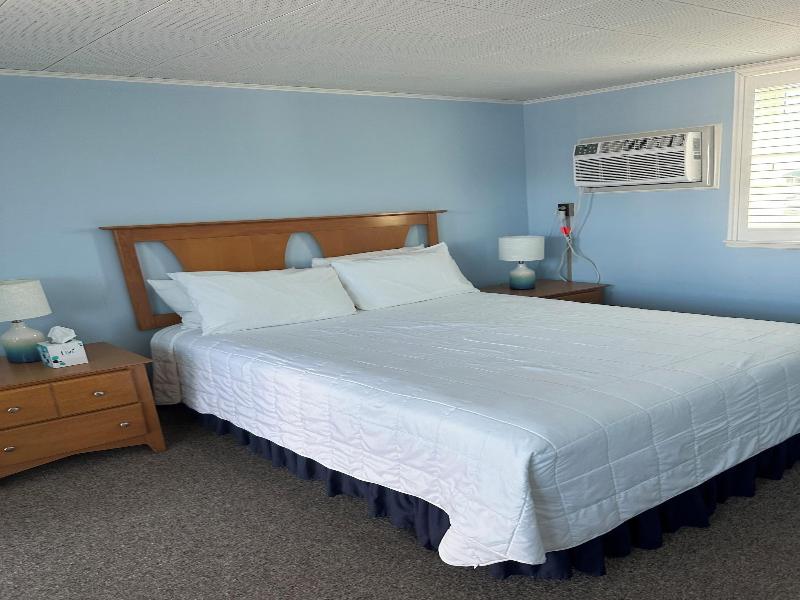 Vineyard Harbor Motel - Private Beach image