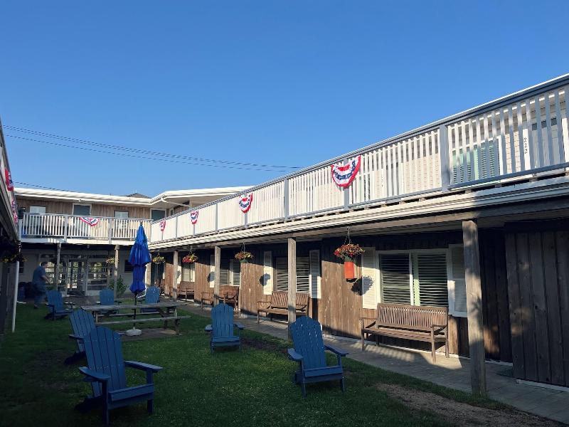 Vineyard Harbor Motel - Private Beach image