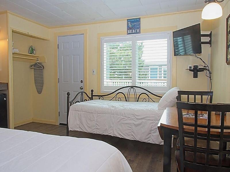 Vineyard Harbor Motel - Private Beach image