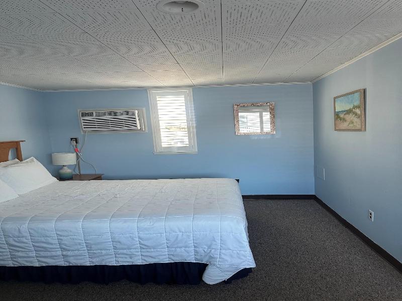Vineyard Harbor Motel - Private Beach image