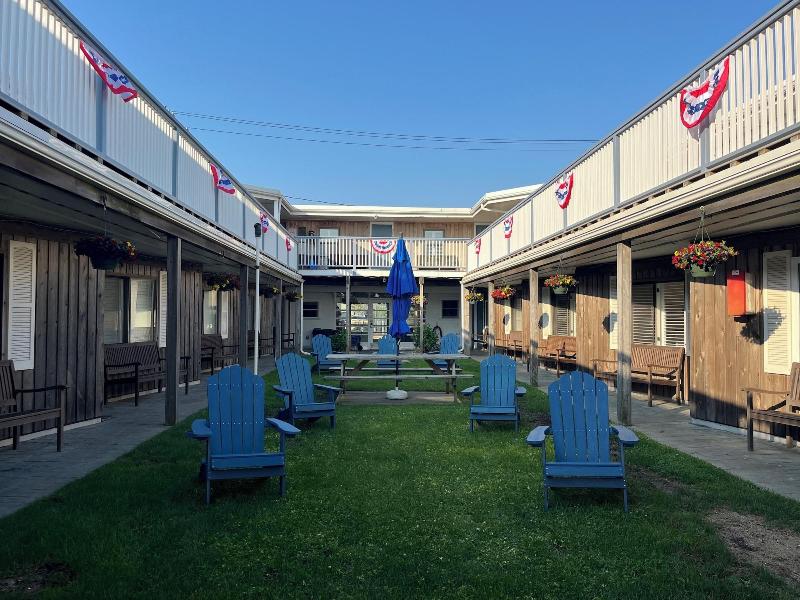 Vineyard Harbor Motel - Private Beach image