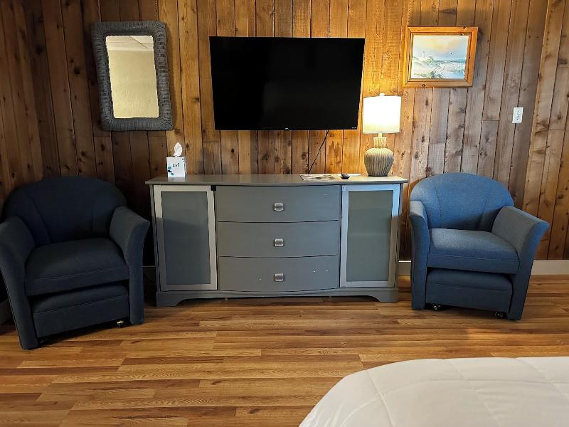 Vineyard Harbor Motel - Private Beach image