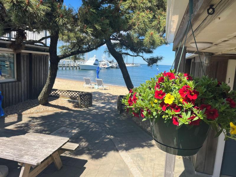 Vineyard Harbor Motel - Private Beach image