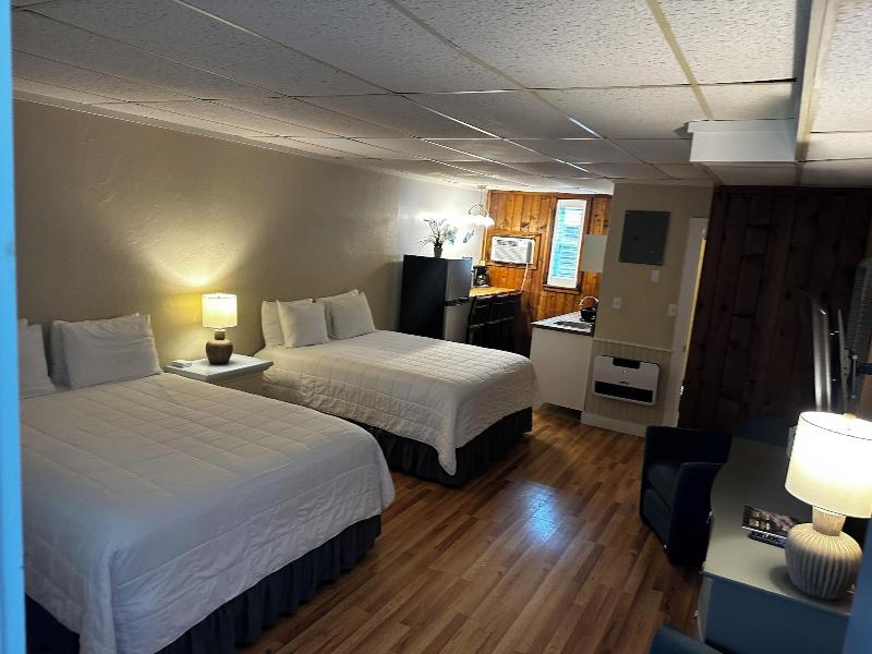 Vineyard Harbor Motel - Private Beach image