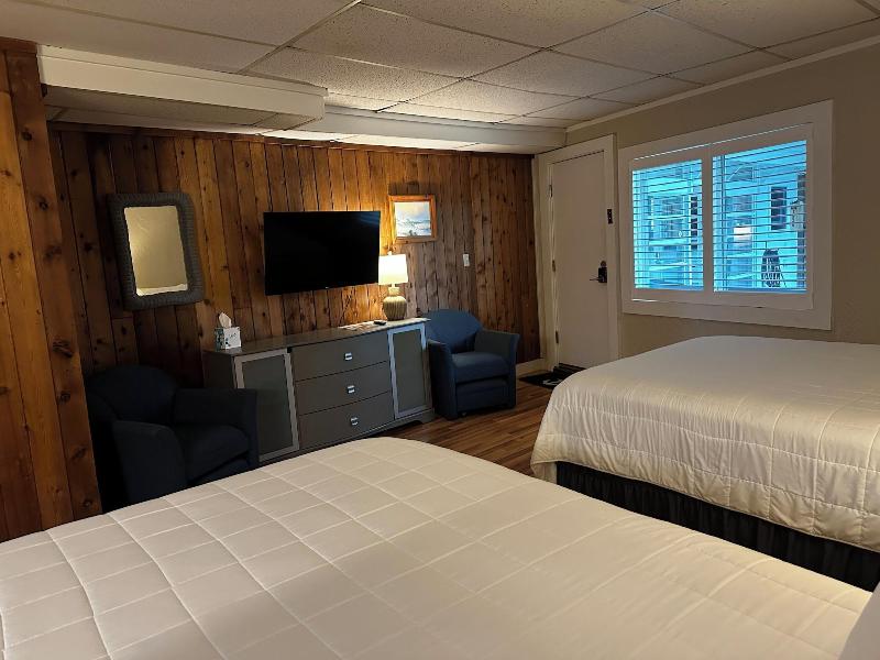 Vineyard Harbor Motel - Private Beach image