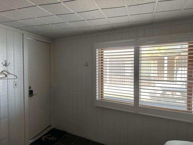 Vineyard Harbor Motel - Private Beach image