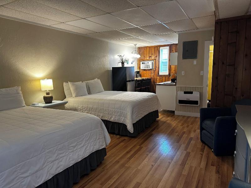Vineyard Harbor Motel - Private Beach image