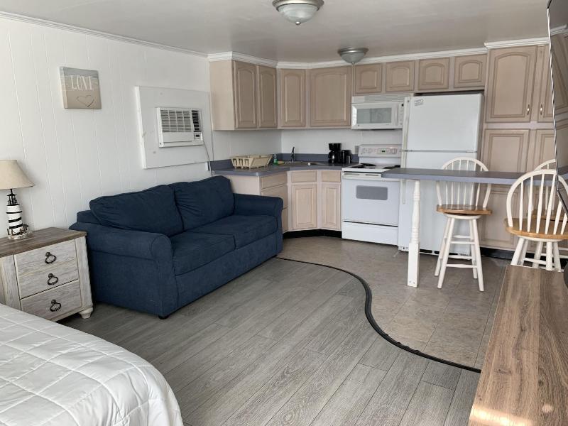Vineyard Harbor Motel - Private Beach image