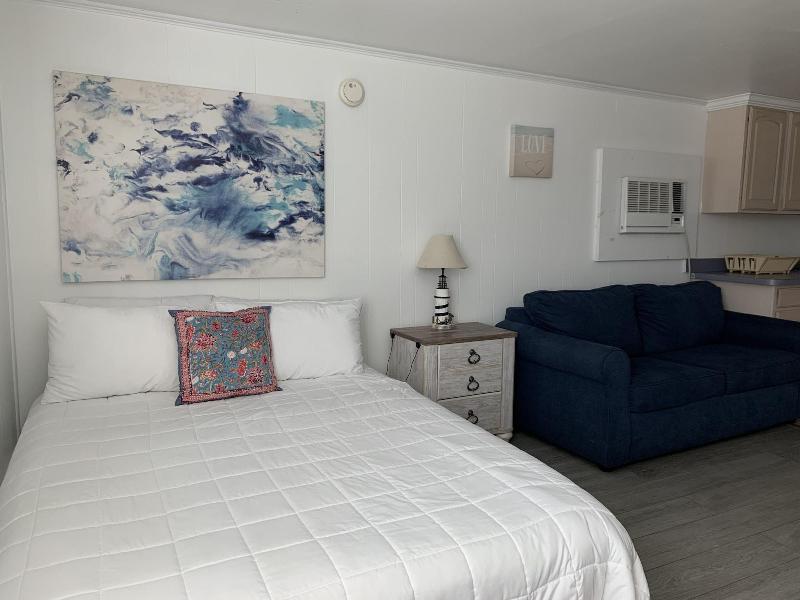 Vineyard Harbor Motel - Private Beach image