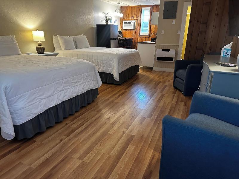 Vineyard Harbor Motel - Private Beach image