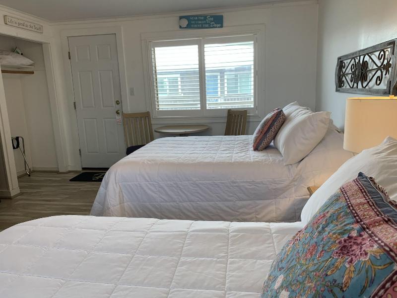Vineyard Harbor Motel - Private Beach image