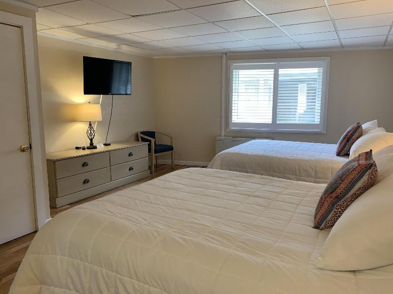 Vineyard Harbor Motel - Private Beach image