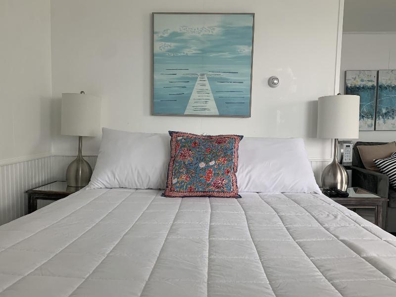 Vineyard Harbor Motel - Private Beach image