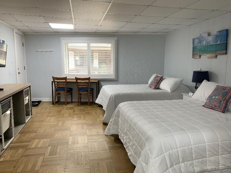Vineyard Harbor Motel - Private Beach image