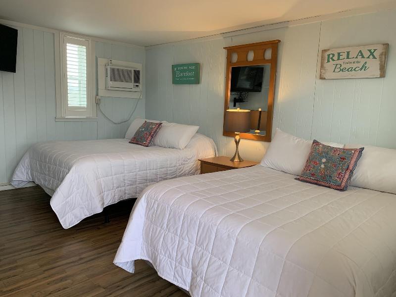 Vineyard Harbor Motel - Private Beach image