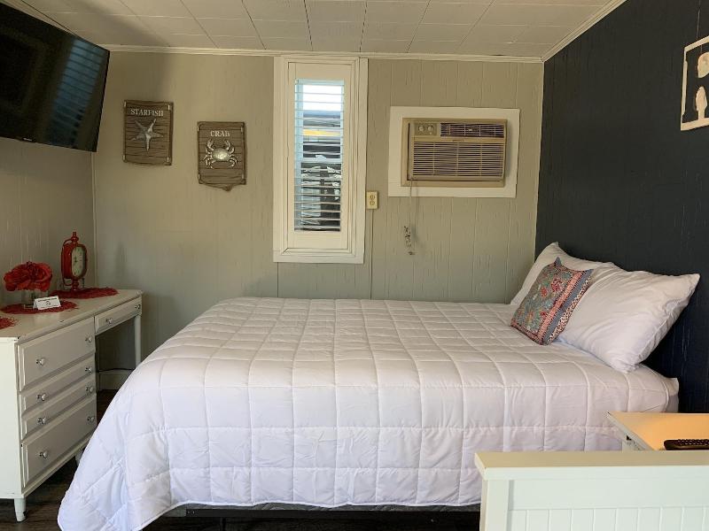 Vineyard Harbor Motel - Private Beach image