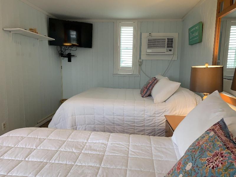 Vineyard Harbor Motel - Private Beach image