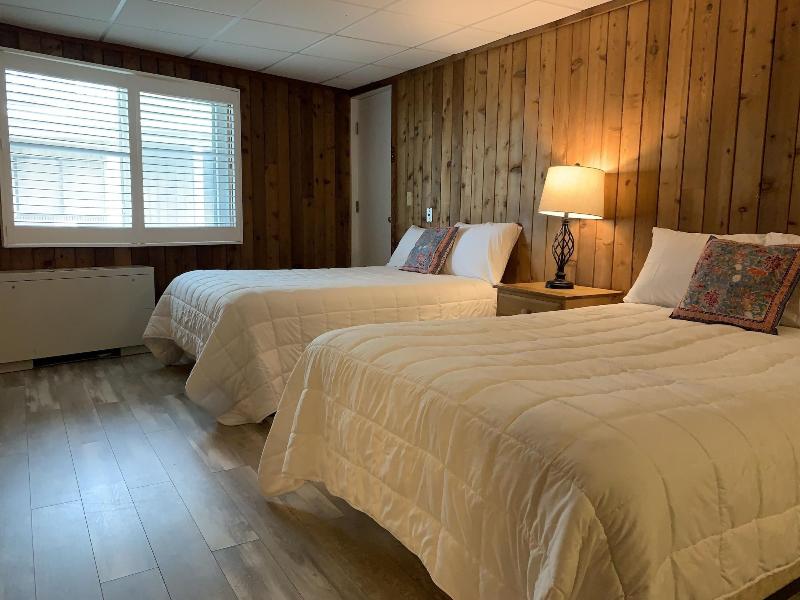 Vineyard Harbor Motel - Private Beach image