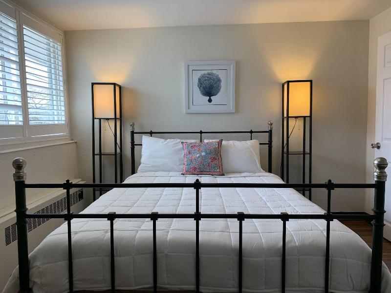 Vineyard Harbor Motel - Private Beach image