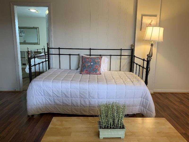 Vineyard Harbor Motel - Private Beach image