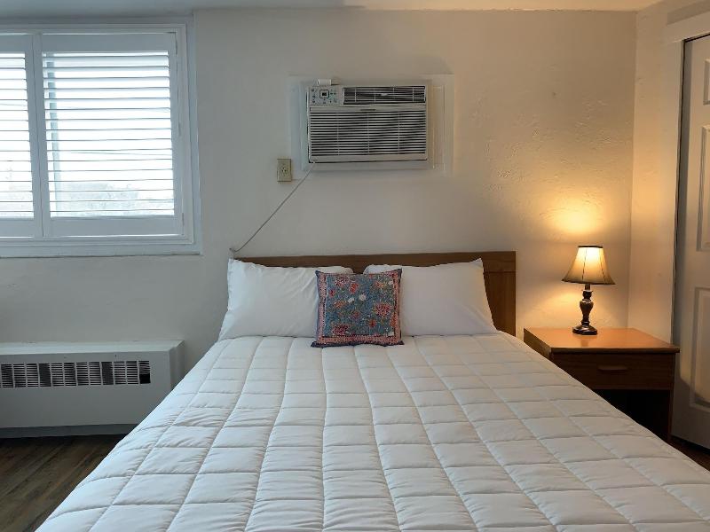 Vineyard Harbor Motel - Private Beach image