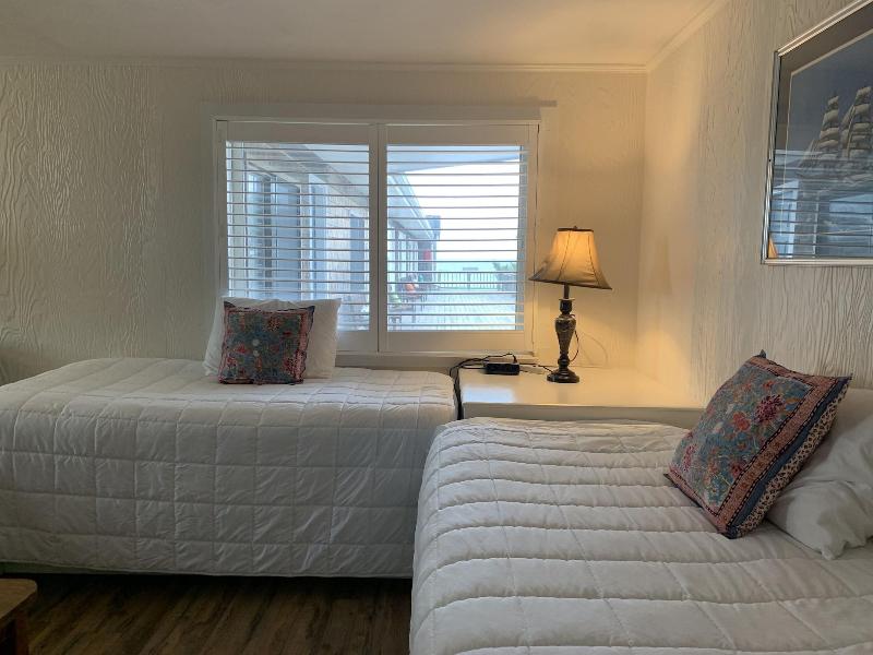 Vineyard Harbor Motel - Private Beach image