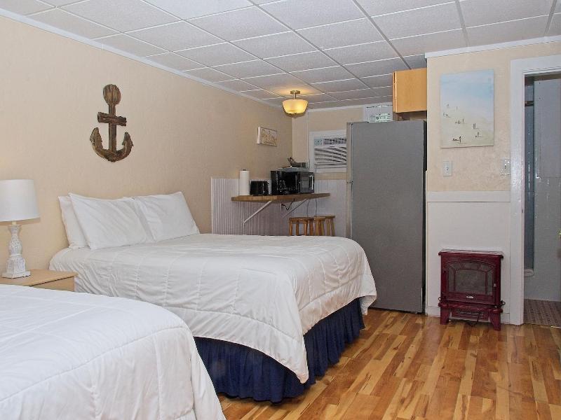 Vineyard Harbor Motel - Private Beach image