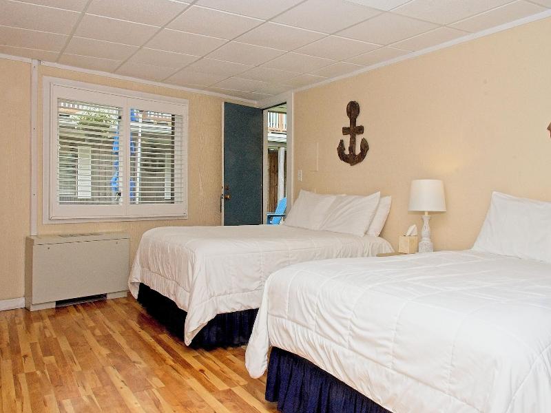 Vineyard Harbor Motel - Private Beach image