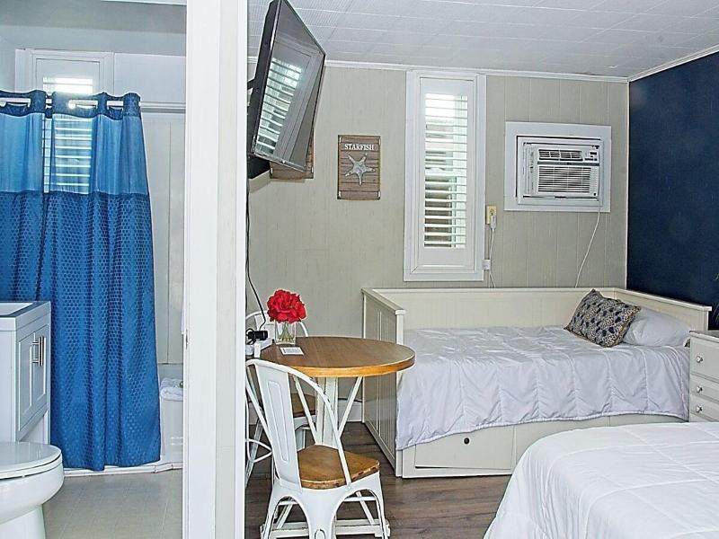 Vineyard Harbor Motel - Private Beach image