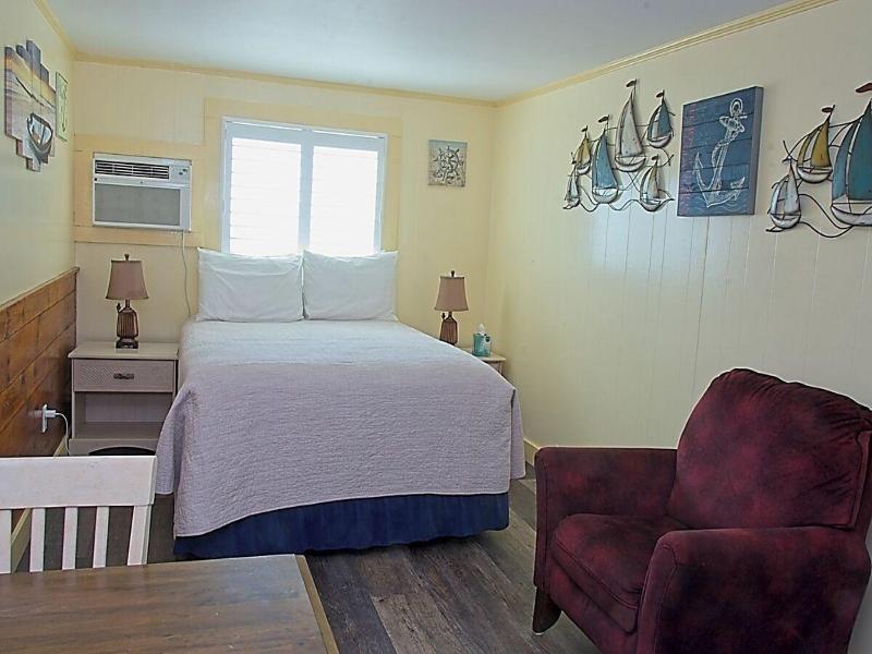 Vineyard Harbor Motel - Private Beach image