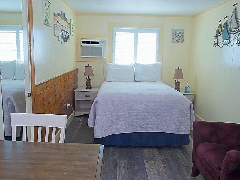 Vineyard Harbor Motel - Private Beach image