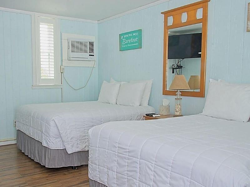 Vineyard Harbor Motel - Private Beach image