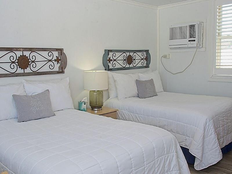 Vineyard Harbor Motel - Private Beach image