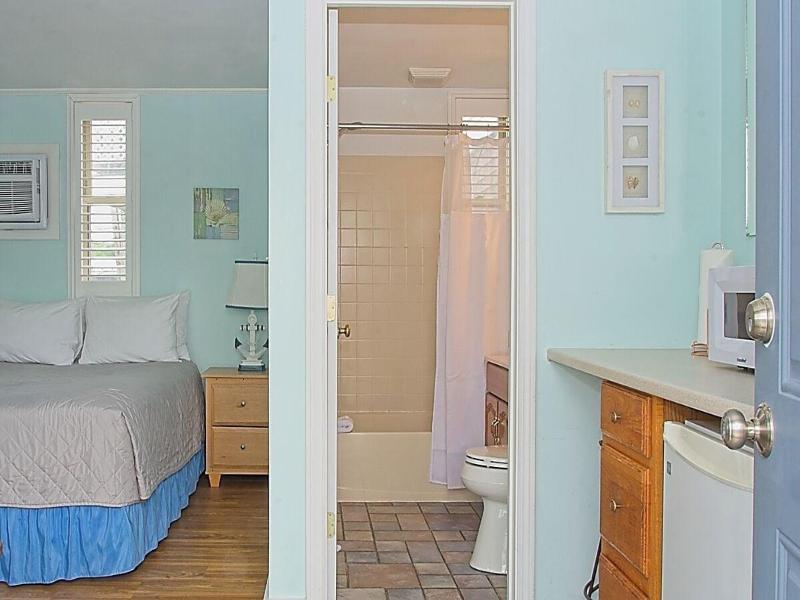 Vineyard Harbor Motel - Private Beach image