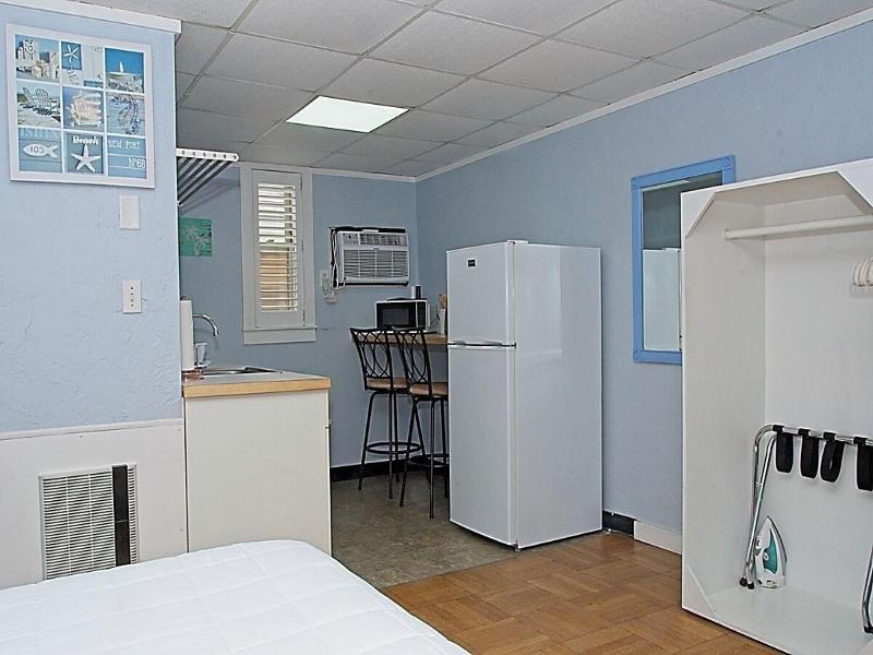Vineyard Harbor Motel - Private Beach image