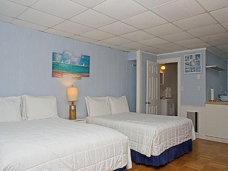 Vineyard Harbor Motel - Private Beach image