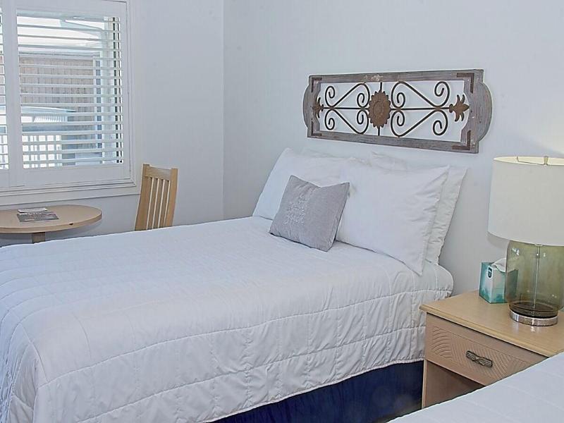 Vineyard Harbor Motel - Private Beach image