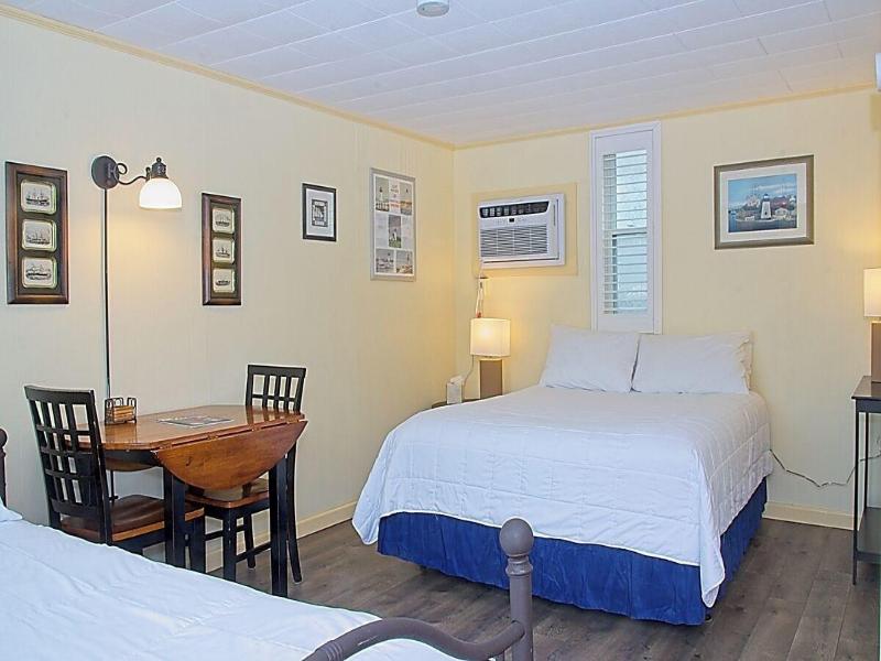 Vineyard Harbor Motel - Private Beach image