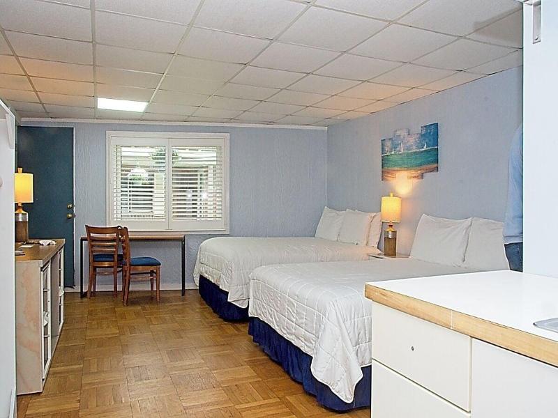 Vineyard Harbor Motel - Private Beach image