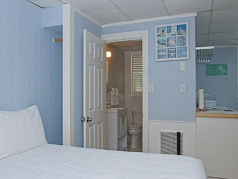 Vineyard Harbor Motel - Private Beach image