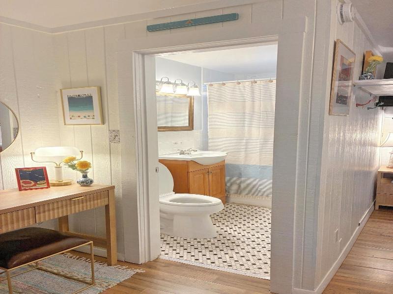 Vineyard Harbor Motel - Private Beach image