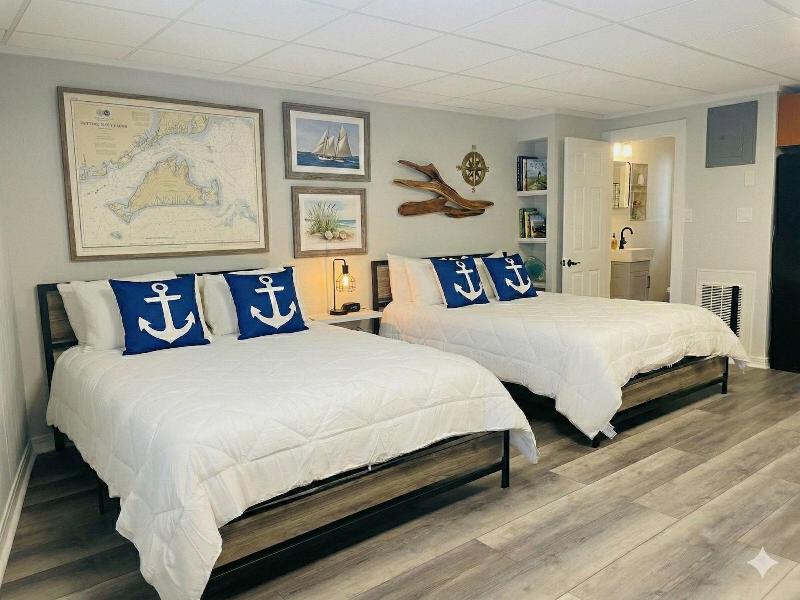 Vineyard Harbor Motel - Private Beach image