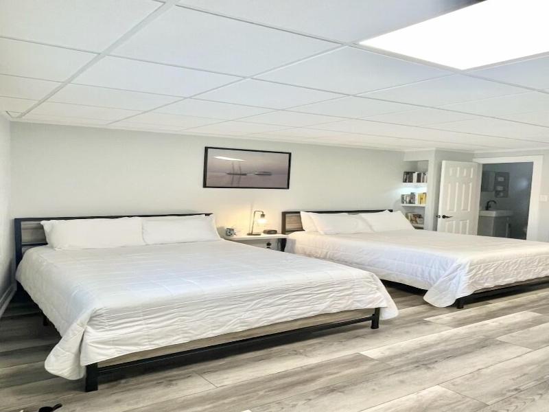 Vineyard Harbor Motel - Private Beach image